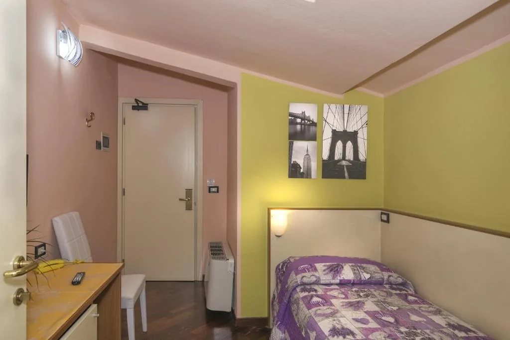 Basic Single Room — Hotel Il Giardino