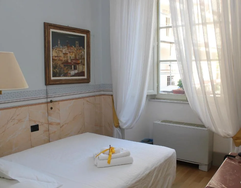 Camera Singola Budget — A Palazzo Busdraghi Residenza D’Epoca