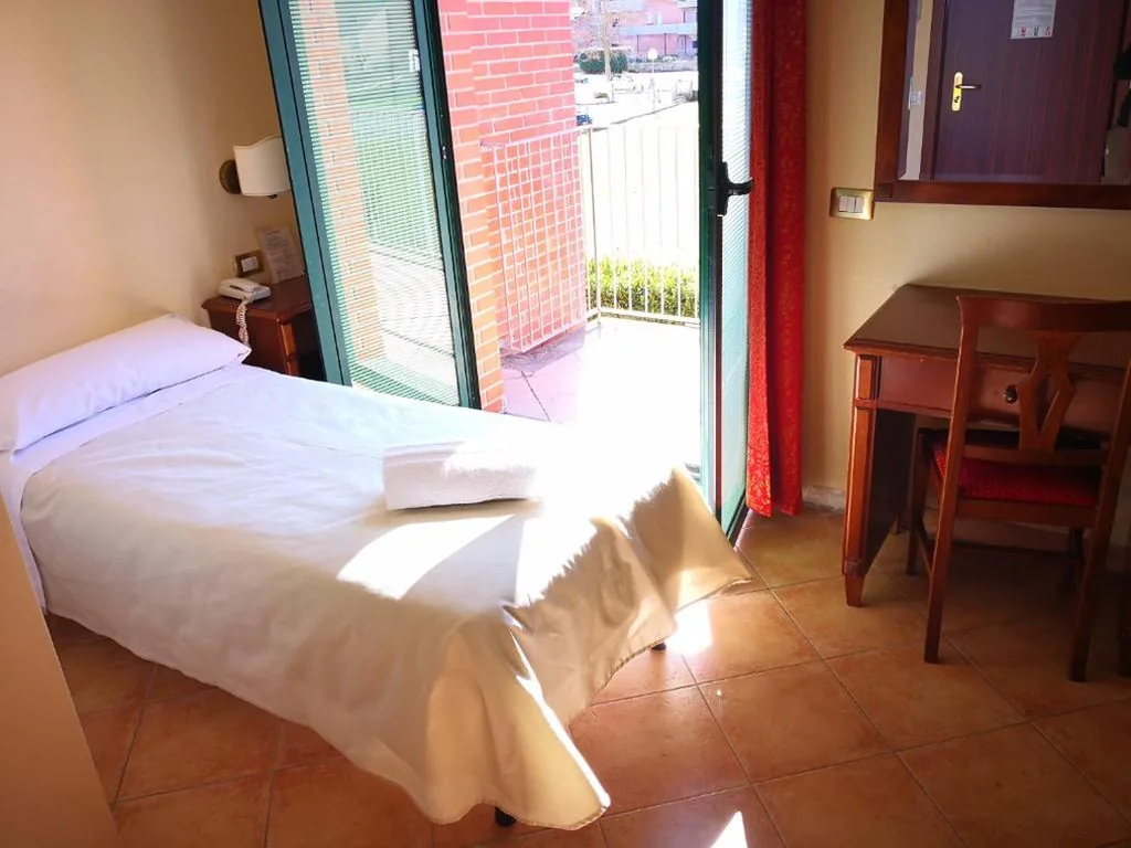 Camera Singola — Casa Betania – Parcheggio Gratuito