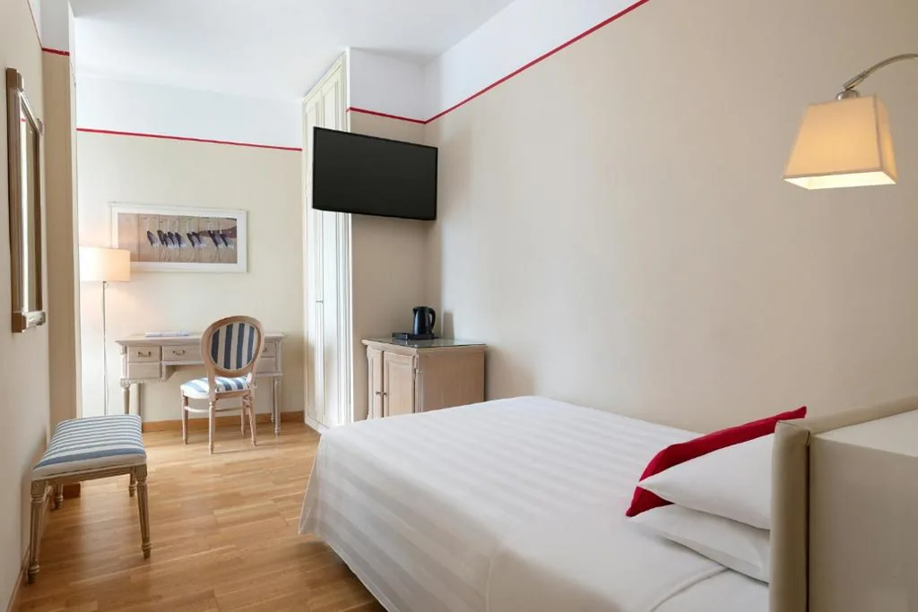 Classic Single Room — Hotel Sina Astor