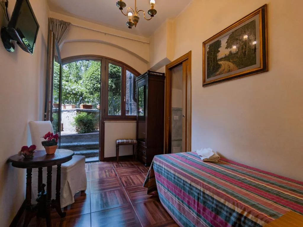 Comfort Single Room with Private Garden - Separate Building — B&B Siena In Centro – Diffuso