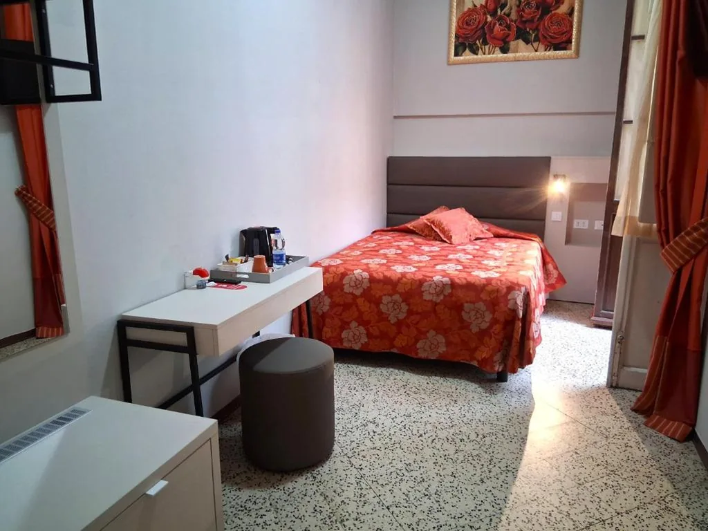 Camera Singola Comfort — Hotel Tourist House