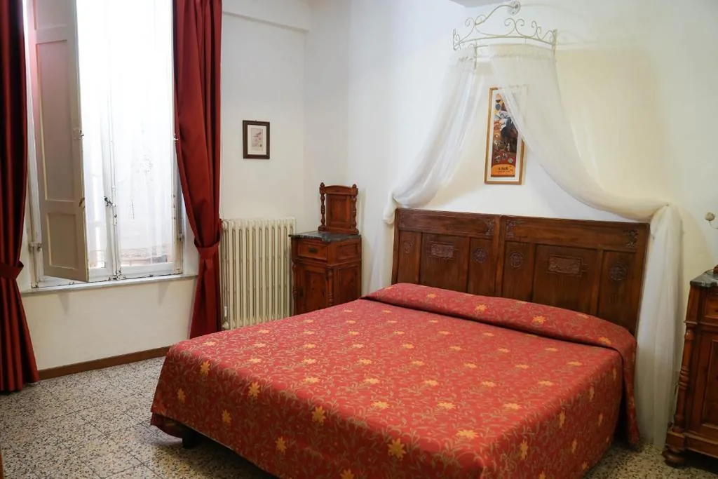 Camera Singola con Bagno — Albergo Tre Donzelle
