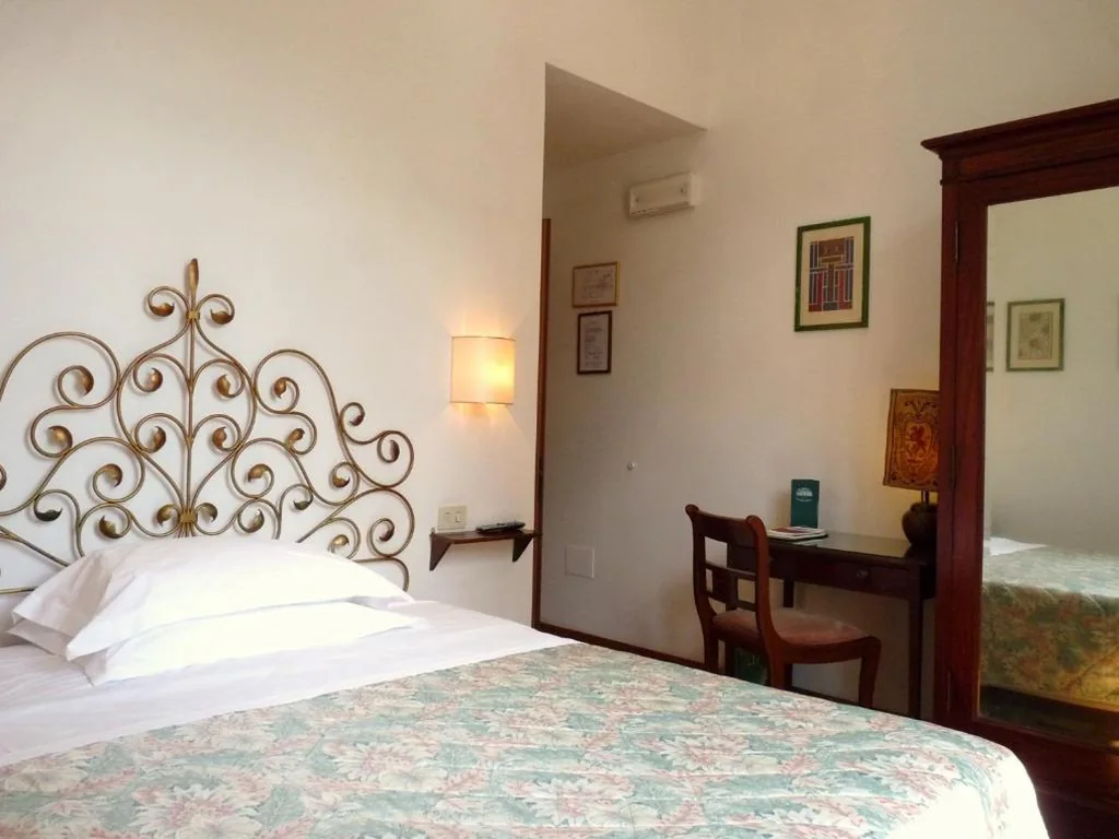 Camera Singola con Bagno — Classic Hotel