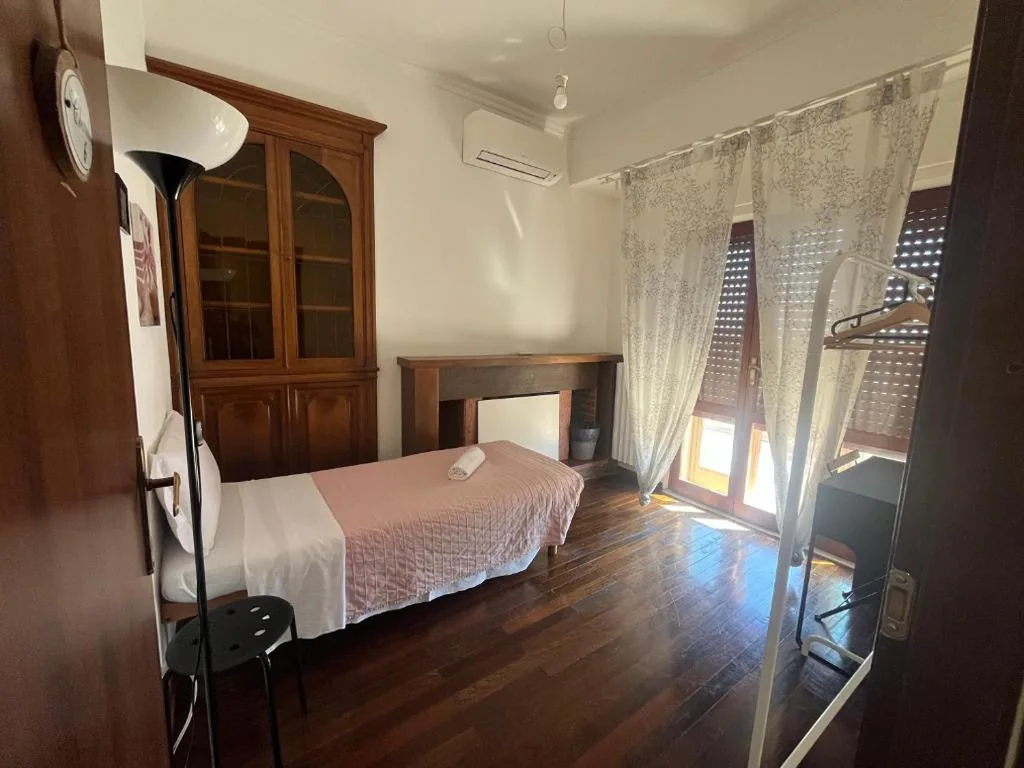 Single Room with Shared Bathroom and Terrace — B&B Colombo