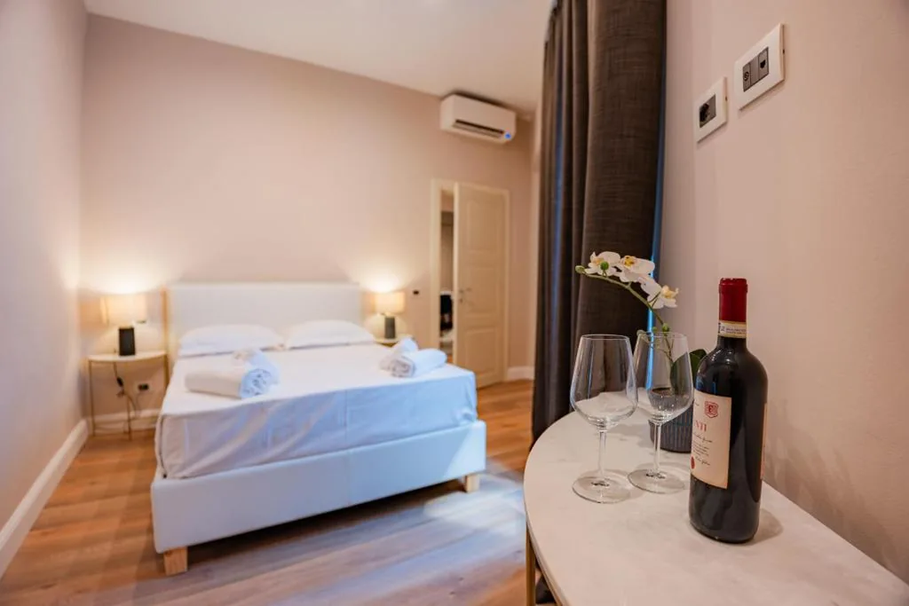 Camera Singola con Bagno in Comune — Florence Dome Rooms