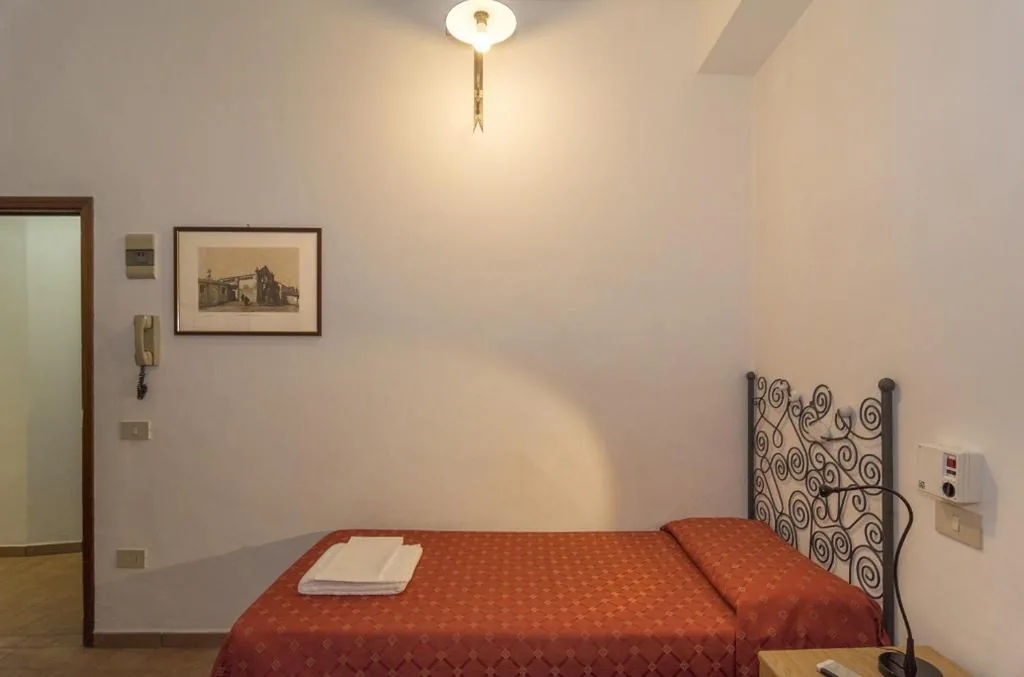 Single Room with Shared Bathroom — Helvetia Pisa Tower
