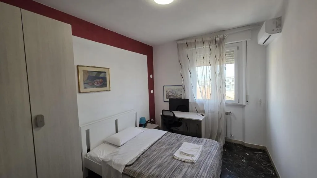Single Room with Shared Bathroom — Hope Apartment