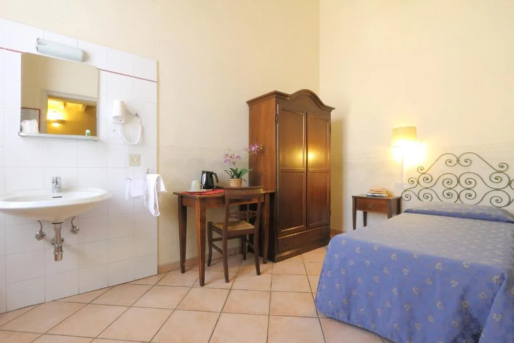 Camera Singola con Bagno in Comune — Hotel Bavaria