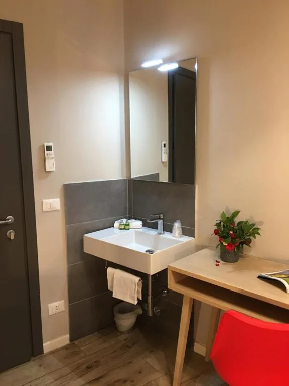 Single Room with Shared Bathroom — Hotel Centro