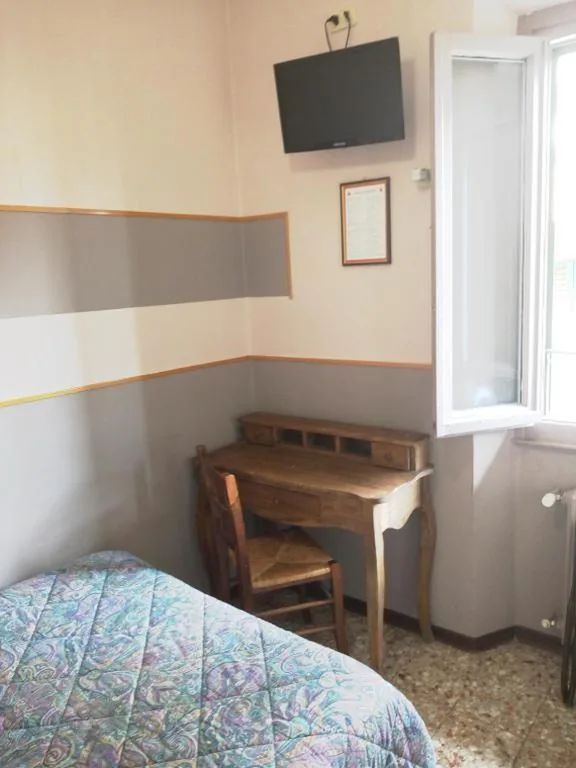 Camera Singola con Bagno in Comune — Hotel Lorena
