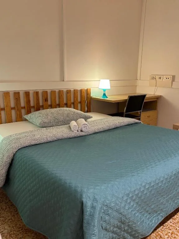 Single Room with Shared Bathroom — My Way