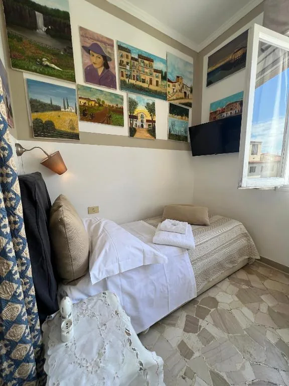 Single Room with Shared Bathroom — Souvenir Maya
