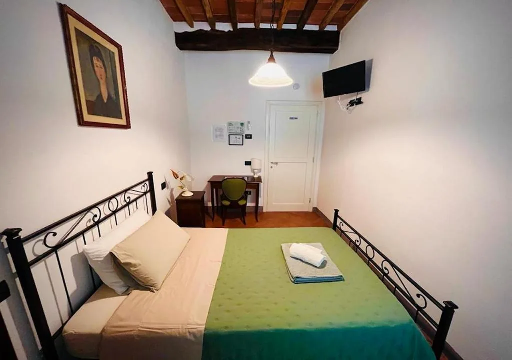 Single Room with Private Bathroom — B&B Giardino delle Camelie