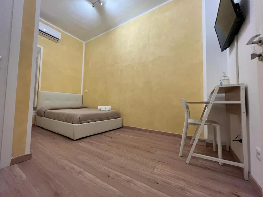 Camera Singola con Bagno Privato — butterfly b&b