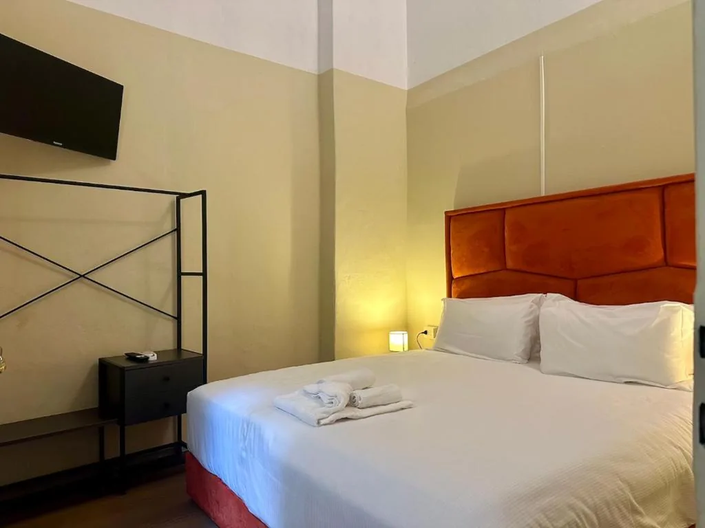 Single Room with External Private Bathroom — Boboli Living