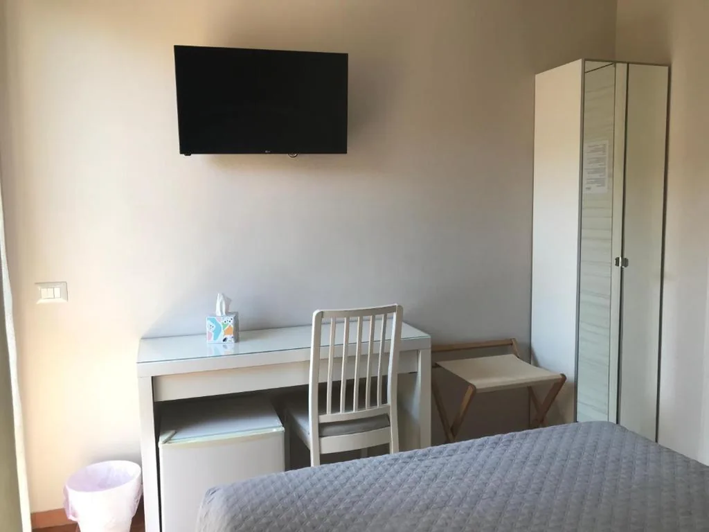 Single Room with External Private Bathroom — Gialel Pisa Guest House