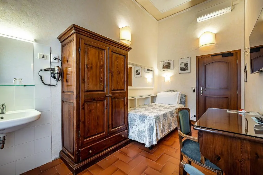 Camera Singola con Bagno Privato Esterno — Hotel Alessandra