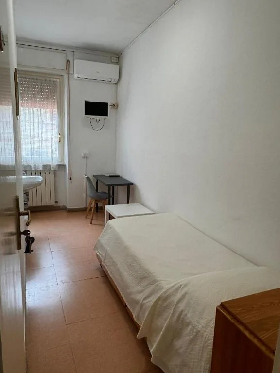 Camera Singola con Bagno Privato Esterno — Hotel Ely