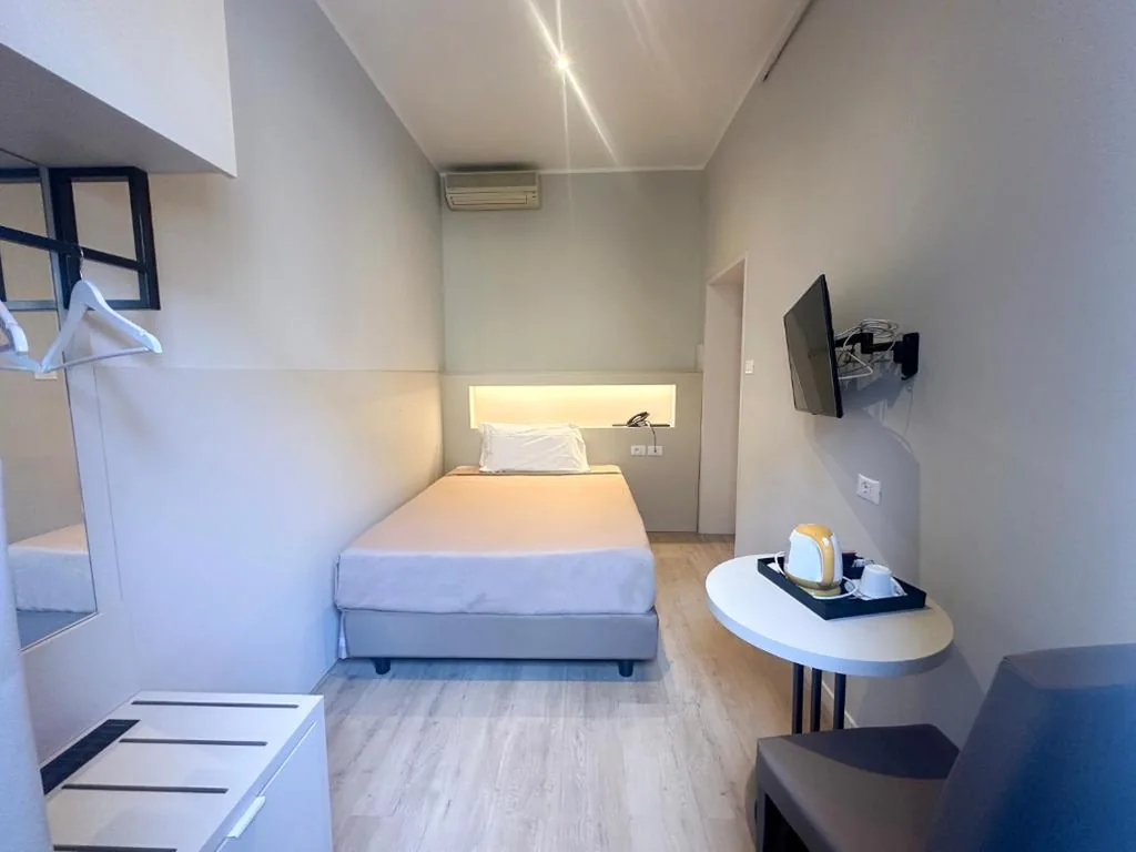 Single Room with External Private Bathroom — Hotel Giappone