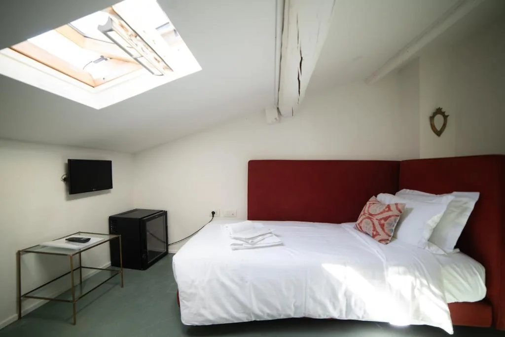 Single Room with External Private Bathroom — La Fonderia Firenze