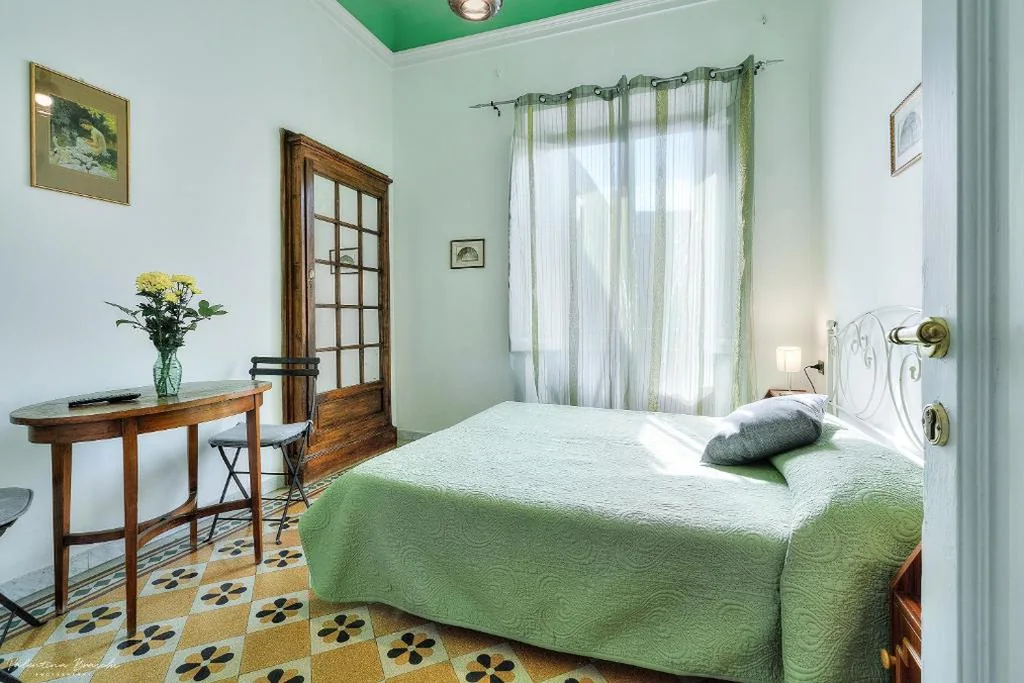 Camera Singola con Bagno Privato Esterno — Soggiorno Isabella De’ Medici