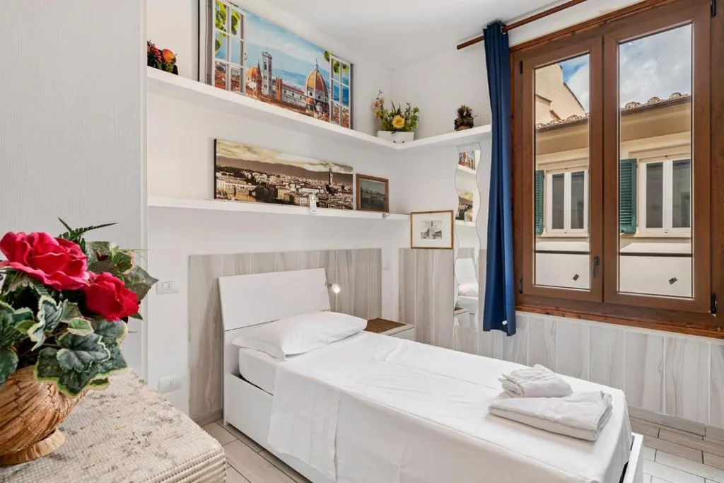 Camera Singola con Bagno Privato — Guest House Biffi Simone