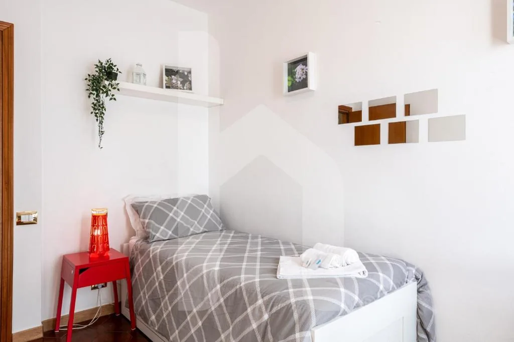 Camera Singola con Bagno Privato — Homiday – Il Giardino –1 min Ospedale Cisanello–AEROPORTO FREE PARKING–