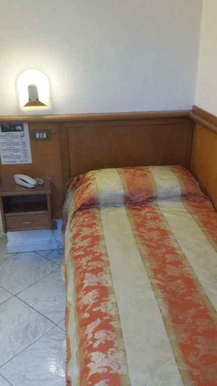Camera Singola con Bagno Privato — Hotel Lorena