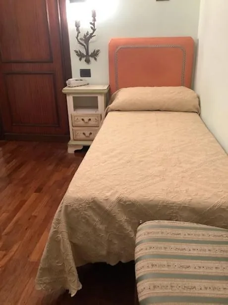 Camera Singola con Bagno Privato — Hotel Savona