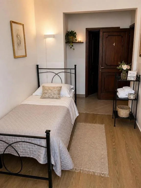Single Room with Private Bathroom — La Petite Maison