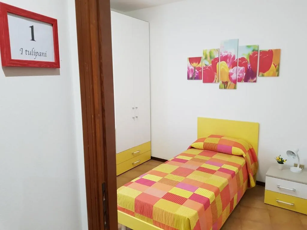 Camera Singola con Bagno Privato — MAYFLOWERS B&B Zona Ospedale Cisanello Pisa