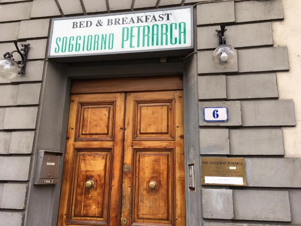 Camera Singola con Bagno Privato — Soggiorno Petrarca