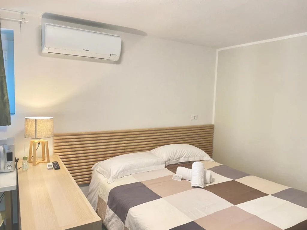 Camera Singola con Bagno Privato — The Green Gate – Airport Guest House