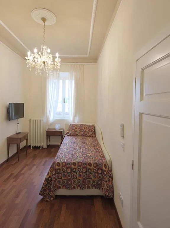 Camera Singola con Bagno Privato — Villa Giulia BnB