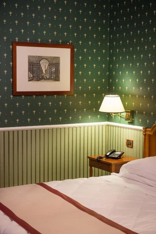 Camera Singola con Bagno — Strozzi Palace Hotel