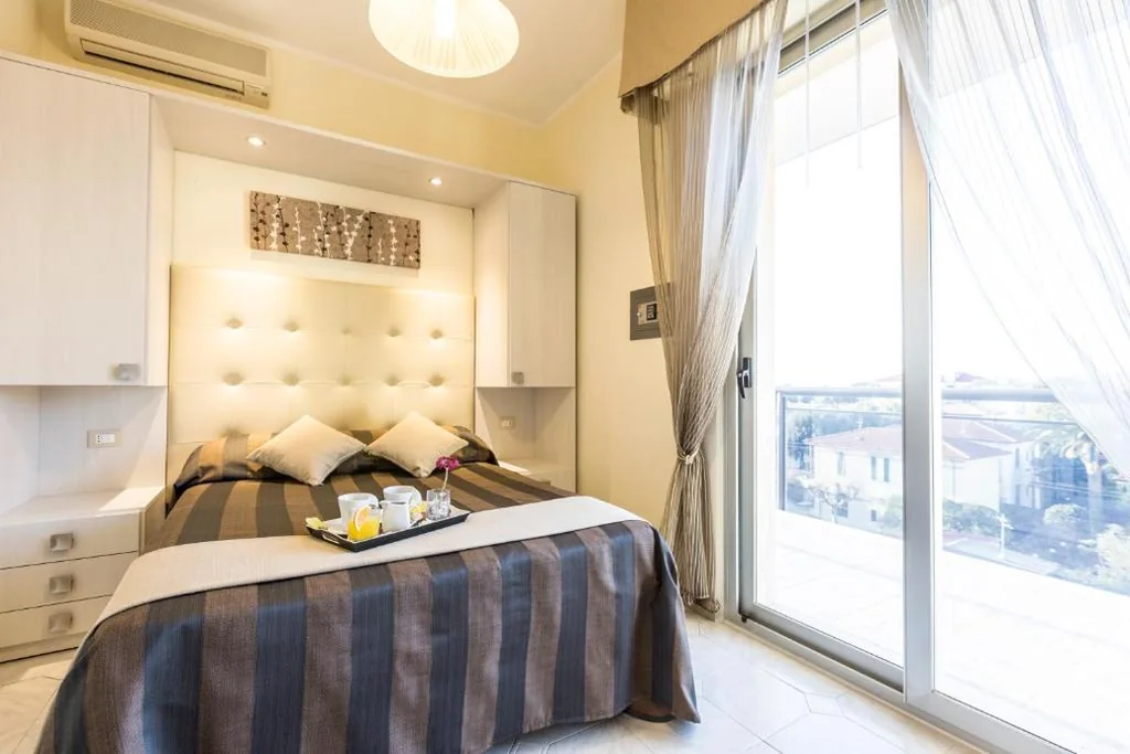 Camera Singola con Balcone e Vista Mare — Hotel King