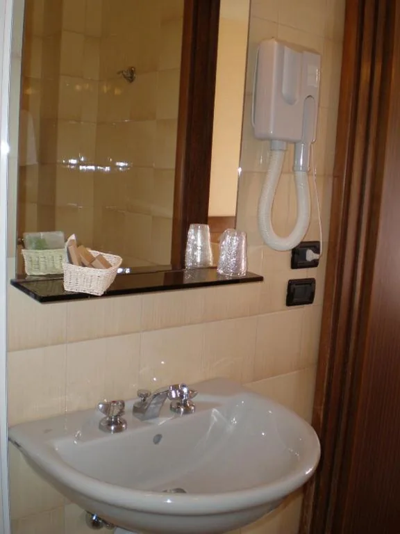 Camera Singola con Balcone — Hotel Giulia