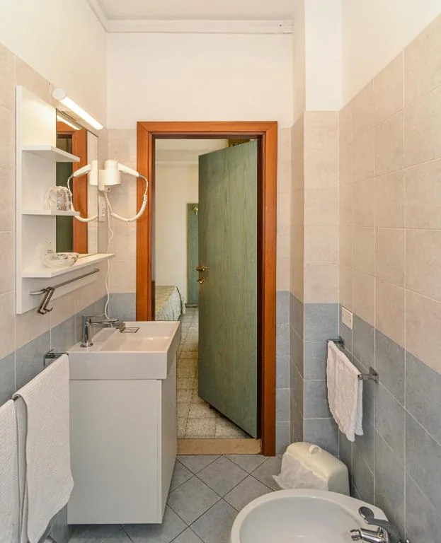 Single Room with Balcony — Hotel Paris