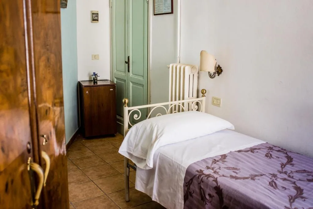 Camera Singola con Doccia e Servizi Igienici in Comune — Hotel Il Bargellino
