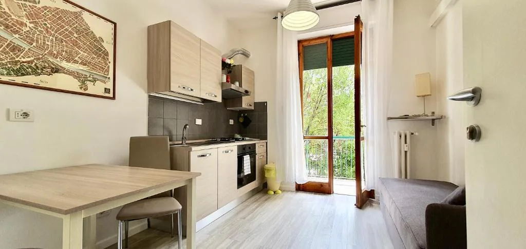 Camera Singola con Doccia e Servizi Igienici in Comune — Il Giglio Guest House