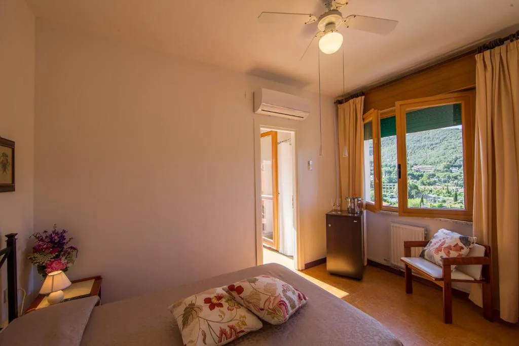 Camera Singola con Terrazza — Hotel La Feluca