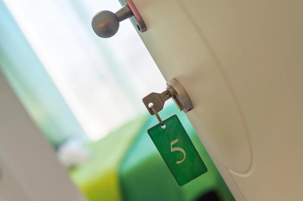 Single Room — ELEROOM