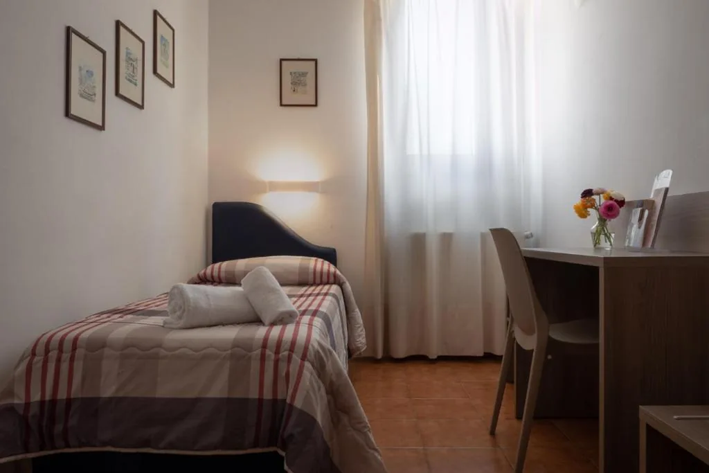 Single Room — Foresteria Valdese di Firenze