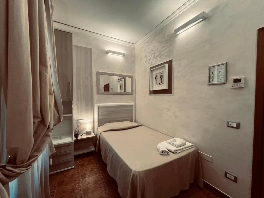 Single Room — Hotel Alinari