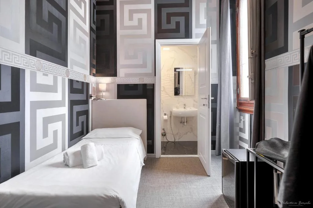 Single Room — Hotel Argentina