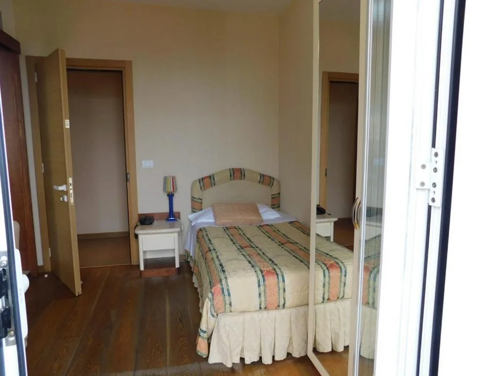 Single Room — Hotel Bracciotti