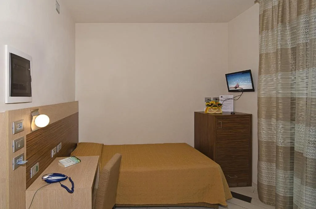 Single Room — Hotel Eden