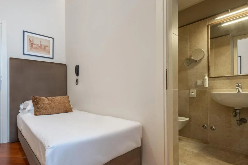 Single Room — Hotel Embassy