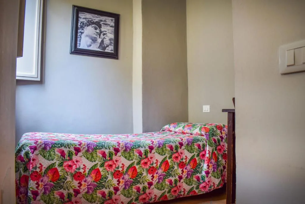 Single Room — Hotel Medici